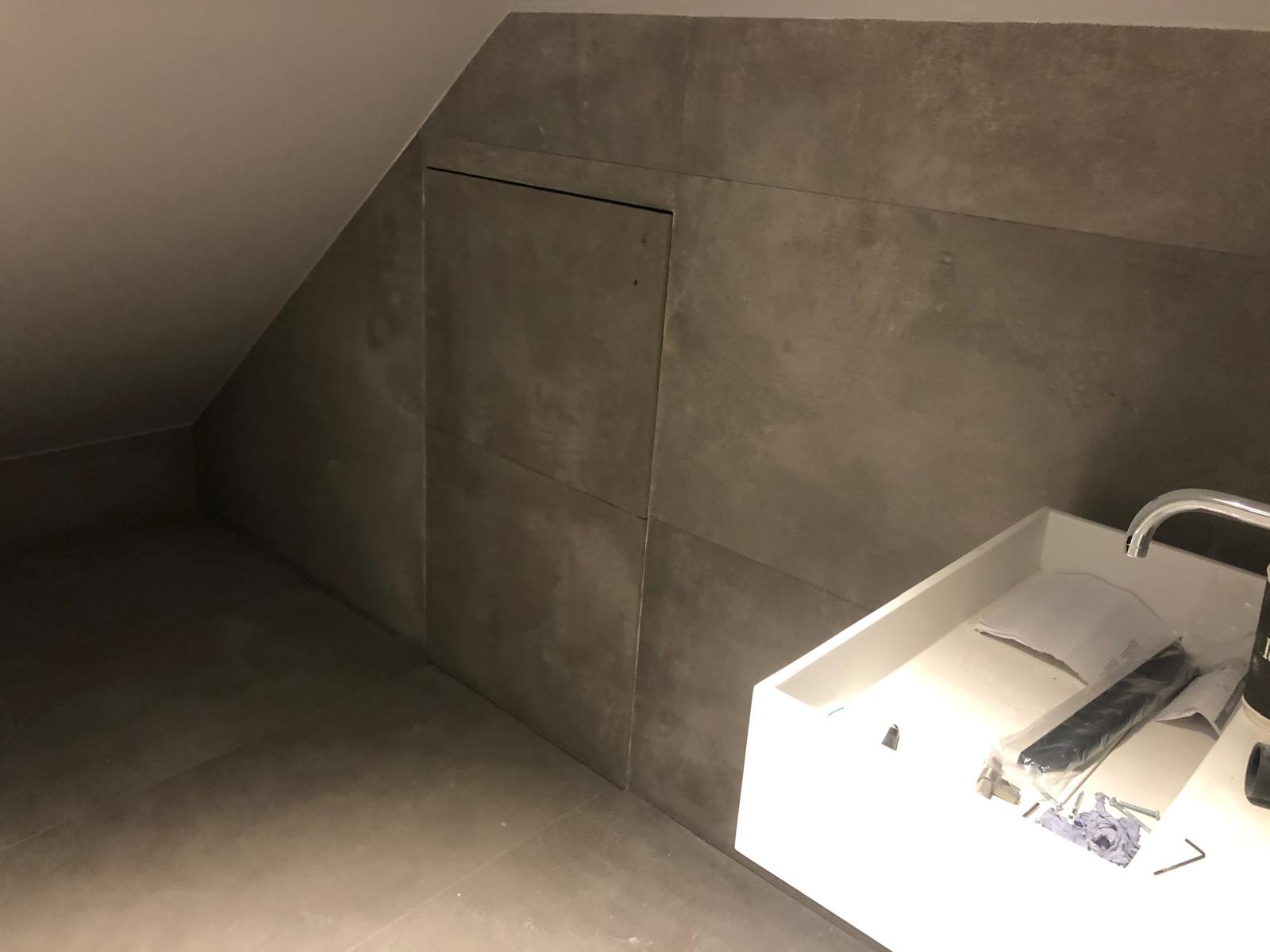 Large-format porcelain wall with concealed access door
